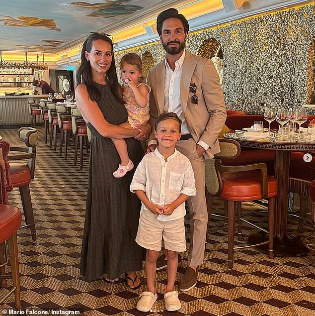 إنه الآن أب من بين باركر جاكس فالكون ، ستة ، وكالي رو ، اثنان ، يقولان سابقًا إن كونه والدهم كان 