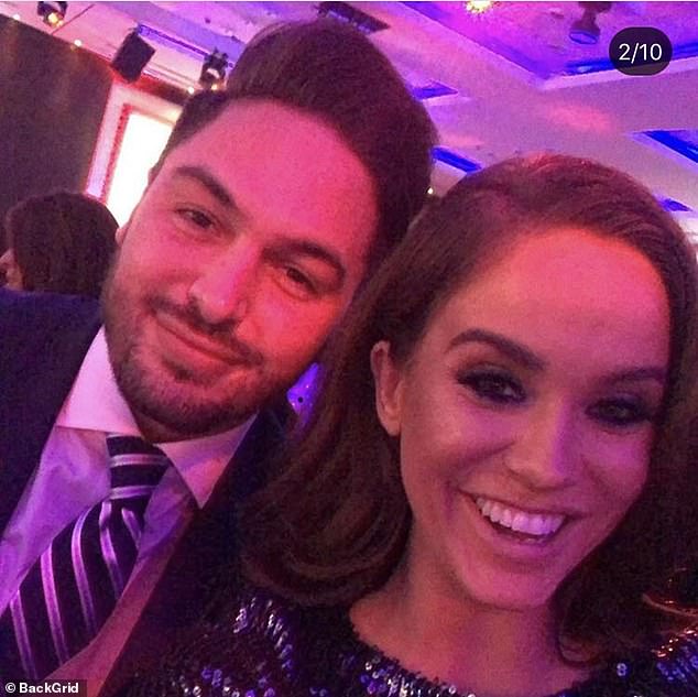 ماريو ، وهو الشقيق الأصغر لأني فائز المشاهير جيوفانا فليتشر ، استمتع أيضًا باختصار مع أمثال نيكولا ماكلين وفيكي باتيسون (في الصورة)