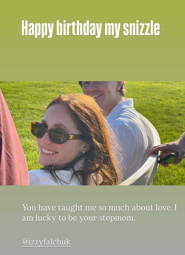 كتبت الفائزة على جائزة الأوسكار في قصصها في Instagram وهي تشارك صورة حديثة للاعب البالغ من العمر 21 عامًا ،