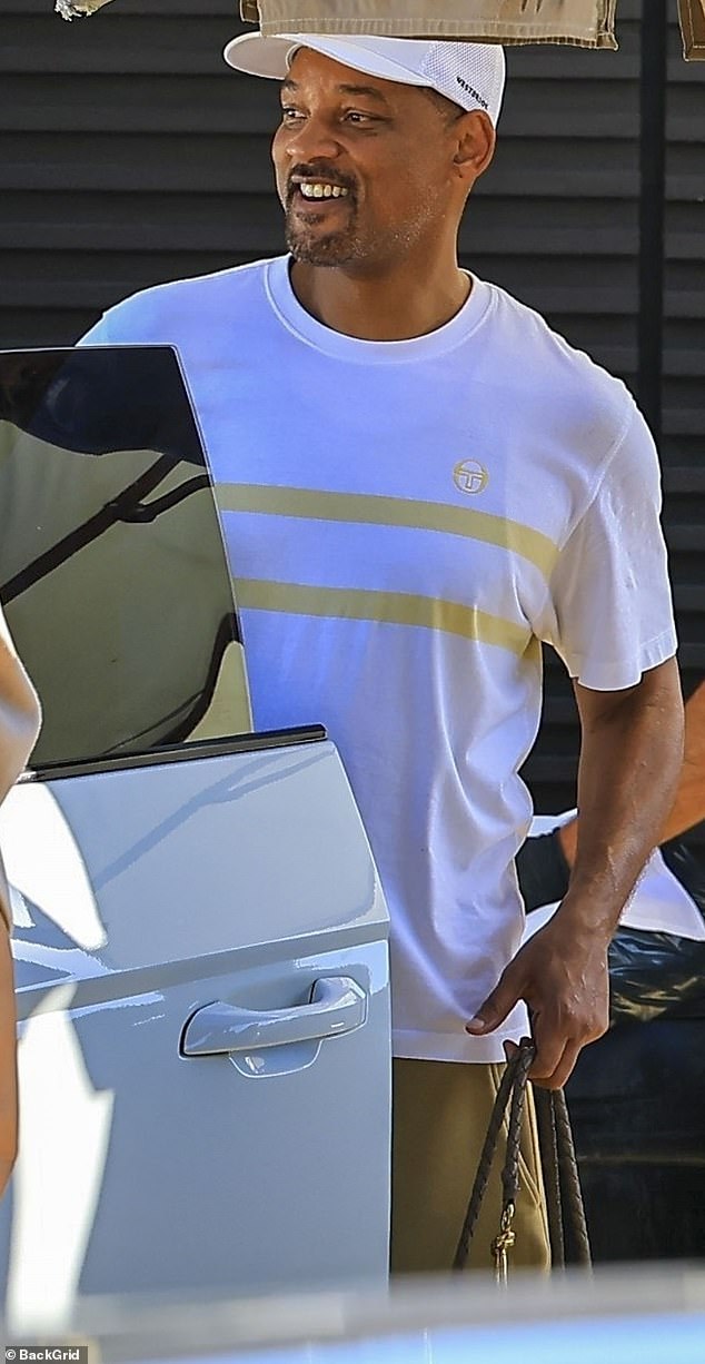 انضم الممثل إلى الممثلة كأمسك لدغة لتناول الطعام في نقطة الساخنة المشاهير في ماليبو يوم السبت