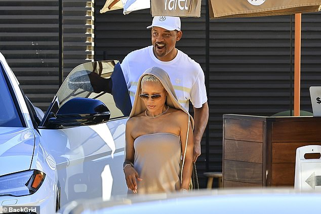 الزوجان - اللذان تم تصويره آخر مرة في ليلة نادرة في نوفمبر 2024 - قاموا بتوظيف العقدة في عام 1997 وهما والدين لابن جادن ، 27 عامًا ، وابنة ويلو ، 24