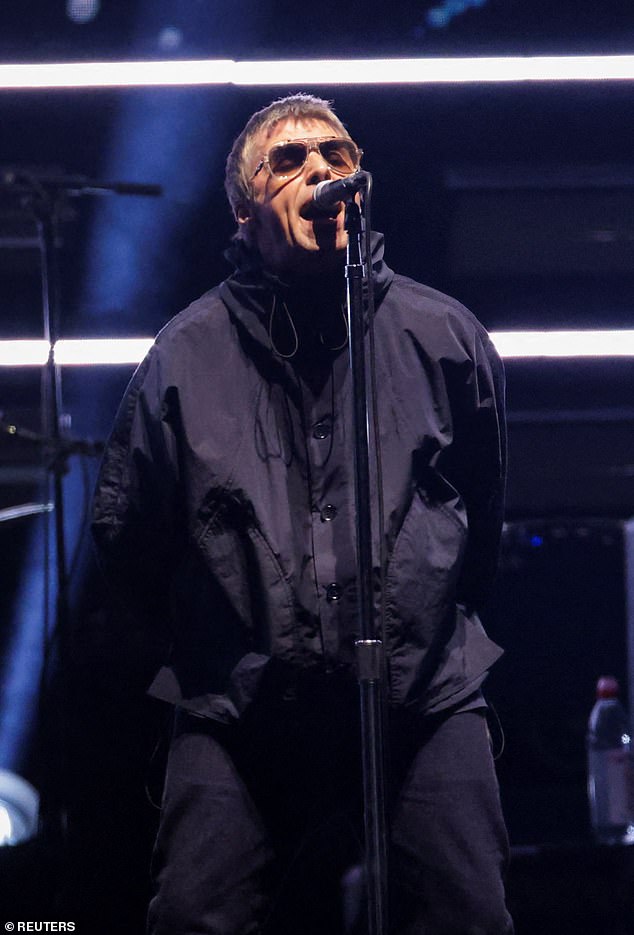 يأتي أداء Gallagher Brothers خلال جولة Recunion الضخمة '25 ، مع الزوجين يلعبان حاليًا في أمريكا (Liam So Seen يوم السبت)