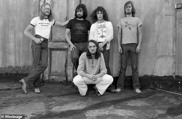 شارك ريك في تأسيس Supertramp في عام 1970 إلى جانب زميله المغني وكاتب الأغاني روجر هودجسون ؛ LR John و Rick و Roger (أمام) وبوب ودوجي