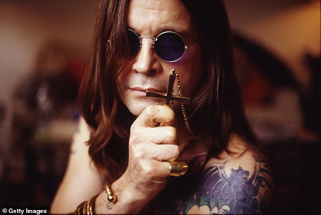 عزز Ozzy إرثه مع نجم في Hollywood Walk of Fame (في الصورة 1991)
