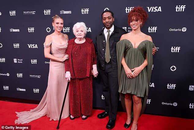 كان Chiwetel Ejiofor ، الذي كان يدور حول فريق Toronto Premiere ، Chiwetel Ejiofor
