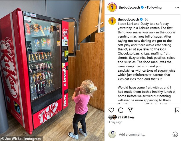 مع الانتقال إلى Instagram الأسبوع الماضي ، شارك Mogul Fitness Mogul ، 39 عامًا ، منشورًا مطولًا يوضحون رحلة إلى المسرحية الناعمة مع اثنين من أطفاله ؛ ابنة ليني ، ثلاث سنوات ، وابنها داستي ، 15 شهرًا ، والتي سألت فيها الأولى عن سبب عدم السماح لها بالسكر
