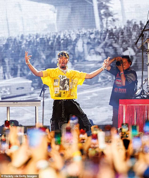 يؤدي D4VD في مهرجان Coachella في 18 أبريل 2025