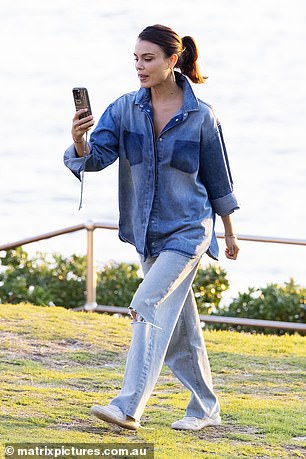 لم تنشر ناتالي عن صديقها الجديد عبر الإنترنت ، على الرغم من أنه شاركها في المشاركات التي تعرضها