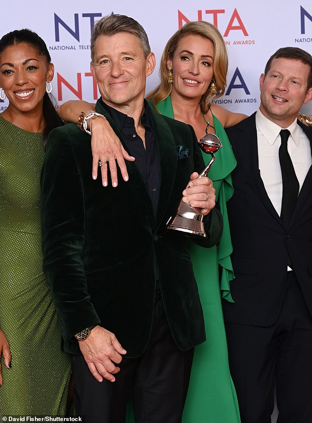 بعد أن غادر فيليب وهولي ويلوغبي العرض ، تم استبدالهما بن شيفارد و Cat Deeley ، بشكل إعادة تدوين