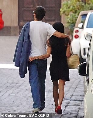 وقال أحد المطلعين على الصفحة السادسة من ليلتهم: 