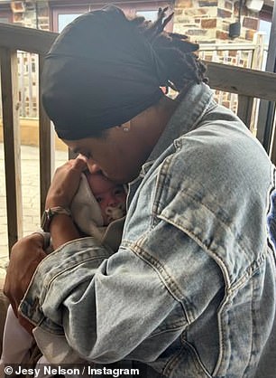 لقد فتحت Jesy مؤخرًا عن ولادة مبكرة ، وأخبر المشجعين: 