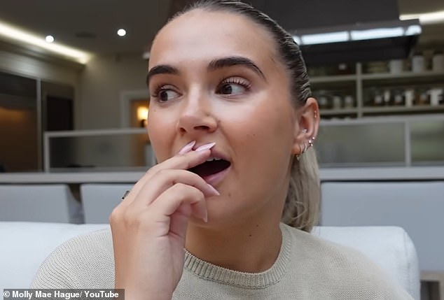 مولي ، التي اعترفت سابقًا بأنها 