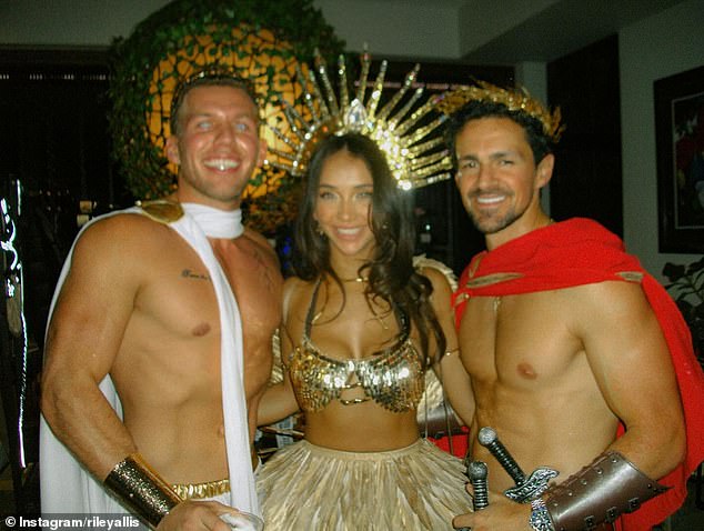 تم تصوير الزوجين معًا على Instagram في يونيو ، حيث حضر ما يبدو أنه حفلة رومانية تحت عنوان. شوهد جياني وجراسي مع صديقهما المشترك رايلي أليس