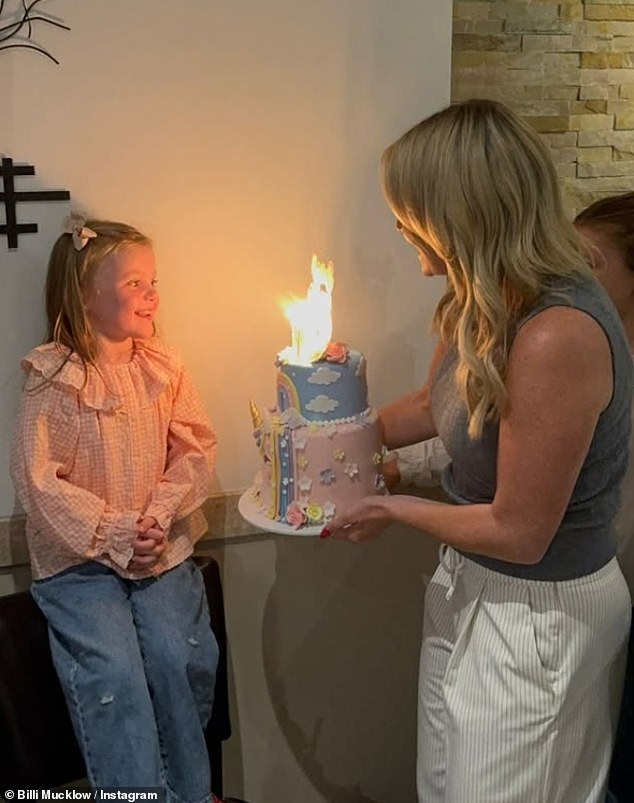 بعد الخسارة ، بدا أن المهاجم غائب في حفلة عيد ميلاد بناته - مع بلوغ مارفيل الخامسة من عمره وإميليروز في سن 16 (مارفل في الصورة مع أندي السابق بيلي موكلو)