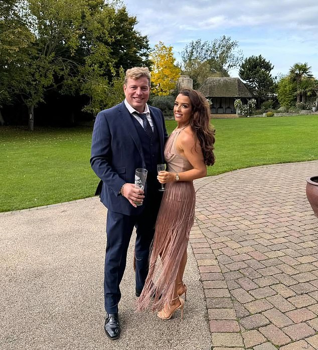 قام توماس بالغش على زوجته سينيد (في الصورة) بعد أسابيع قليلة من حفل زفافهما في مايو 2022 ، الذي ادعى إيمي لوتشي ، 35 عامًا ، استمر ثلاثة أشهر في مقابلة مع ديلي ميل