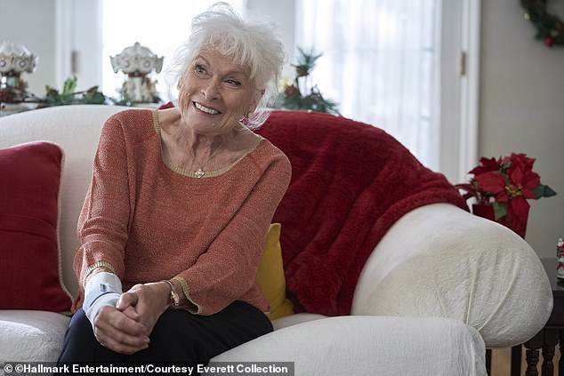 خارج السينما والتلفزيون ، بنت شو إرثا موازيا من خلال عملها كمدرس ومعلم