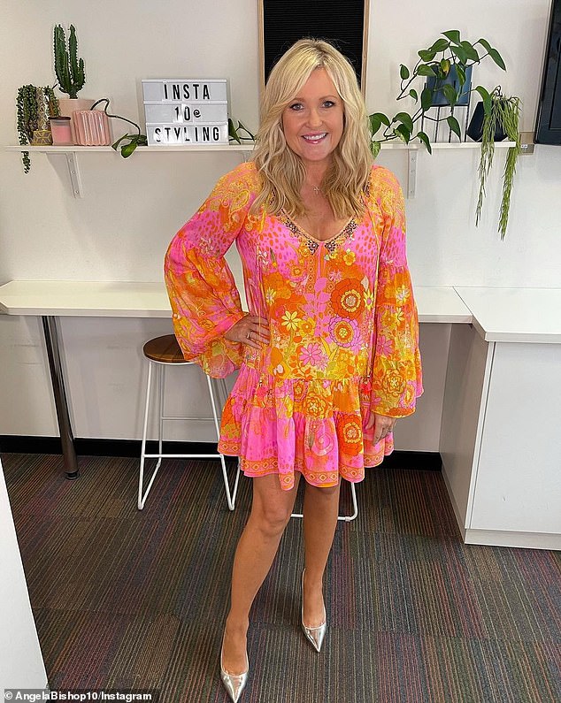 سبق أن تحدثت أنجيلا بصراحة عن فقدان وزنها ووصفت سابقًا التغييرات الرئيسية التي أجريتها في نمط حياتها لإسقاط الكيلوغرامات. في الصورة في عام 2021