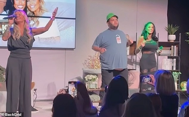 تستمر كاتي ، 47 عامًا ، ونجمة Atomic Kerry السابقة ، 45 عامًا ،