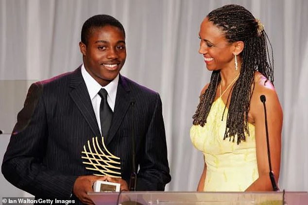 يمكن أن يرفع اللاعب الرياضي كأس Glitterball Trophy لهذا العام بالنظر إلى أنه كان يفوز بجوائز منذ سن المراهقة