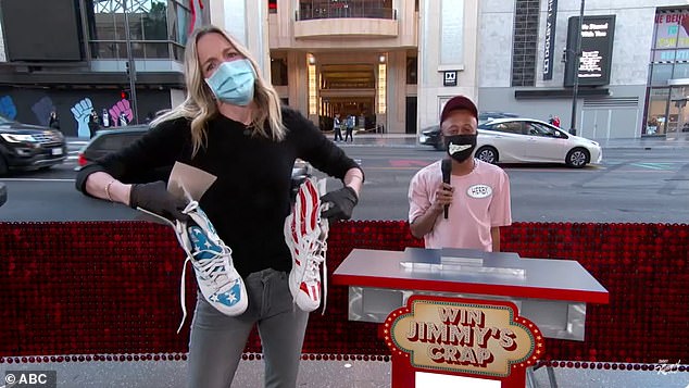 الفائز بجائزة إيمي البالغة من العمر 47 عامًا ليس زوجة عادية-عملت ككاتبة رئيسية في جيمي كيميل لايف! من 2008-2023 ، وقد قدمت 11 مباراة على الكاميرا بما في ذلك شريحة منتظمة تسمى 