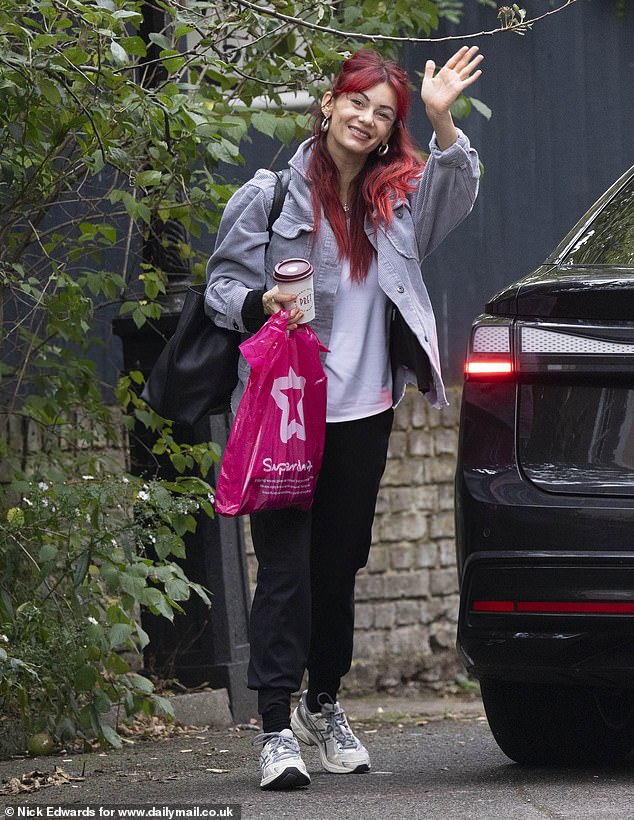 عند وصولها إلى الاستوديو ، كانت ديان في حالة معنوية عالية عندما انضمت إلى زملائها من المحترفين والمتسابقين المشاهير