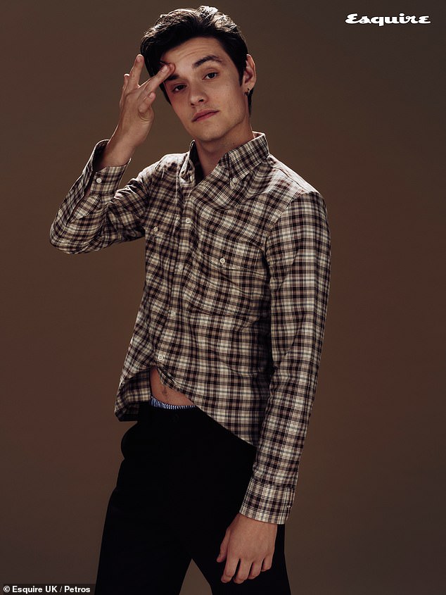 لويس يلعب دور البطولة في دور دراما نيو نايت