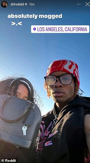 يظهر ثانٍ بورك بجوار فتاة ذات حقيبة يد تغطي وجهها في لوس أنجلوس مع التعليق ، arced تمامًا