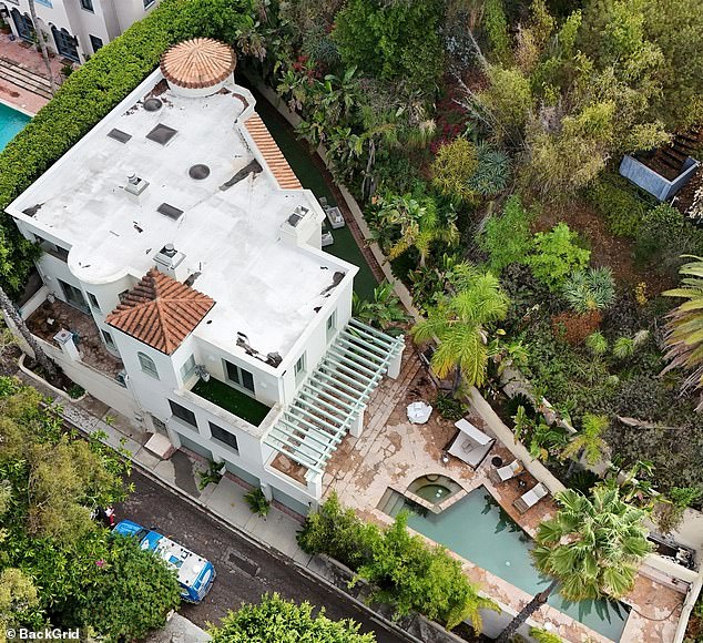 تم رفع الإيجار (أعلاه) الأسبوع الماضي. وقال صاحب المنزل Mladen Trifunovic لصحيفة ديلي ميل مارشال منذ ذلك الحين تفاوض لكسر عقد الإيجار وسط التحقيق المستمر