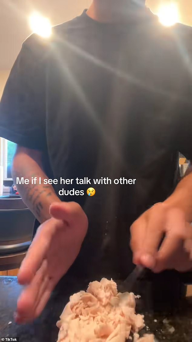 يُزعم إعادة نشر D4VD مقطعًا من Tiktok يوضح رجلًا يقطع غداء ، مما يشير إلى أن هذه هي الطريقة الصحيحة للتعامل مع اهتمام الحب الذي كان 