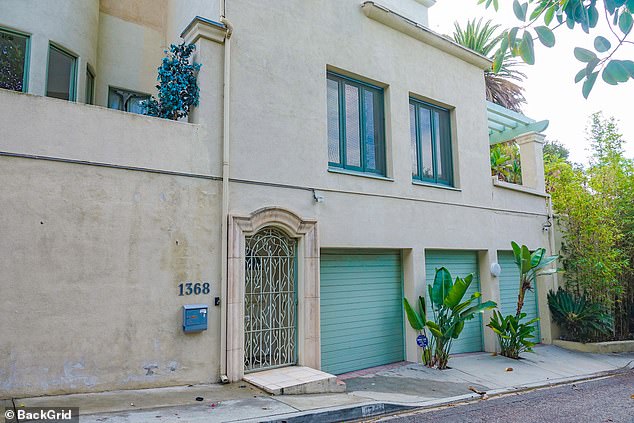 قال متحدثون باسم LAPD إن البحث عن تأجير Burke¿ قد أسفر عن عدة عناصر من الأدلة التي سيتم تحليلها من قبل المحققين في الأيام المقبلة