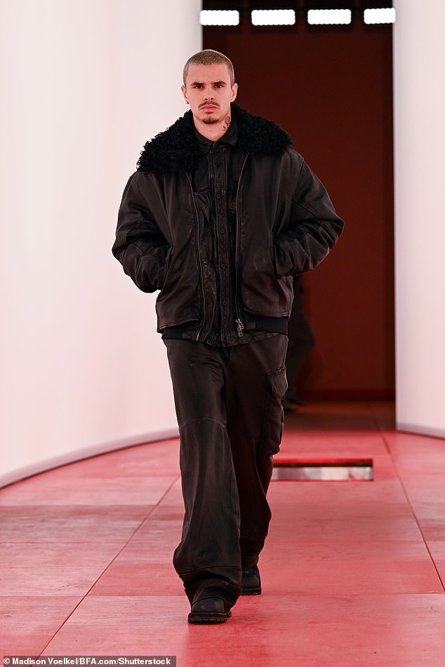 قام روميو بيكهام أيضًا بتصميم مجموعة كبيرة من المظهر الأنيق