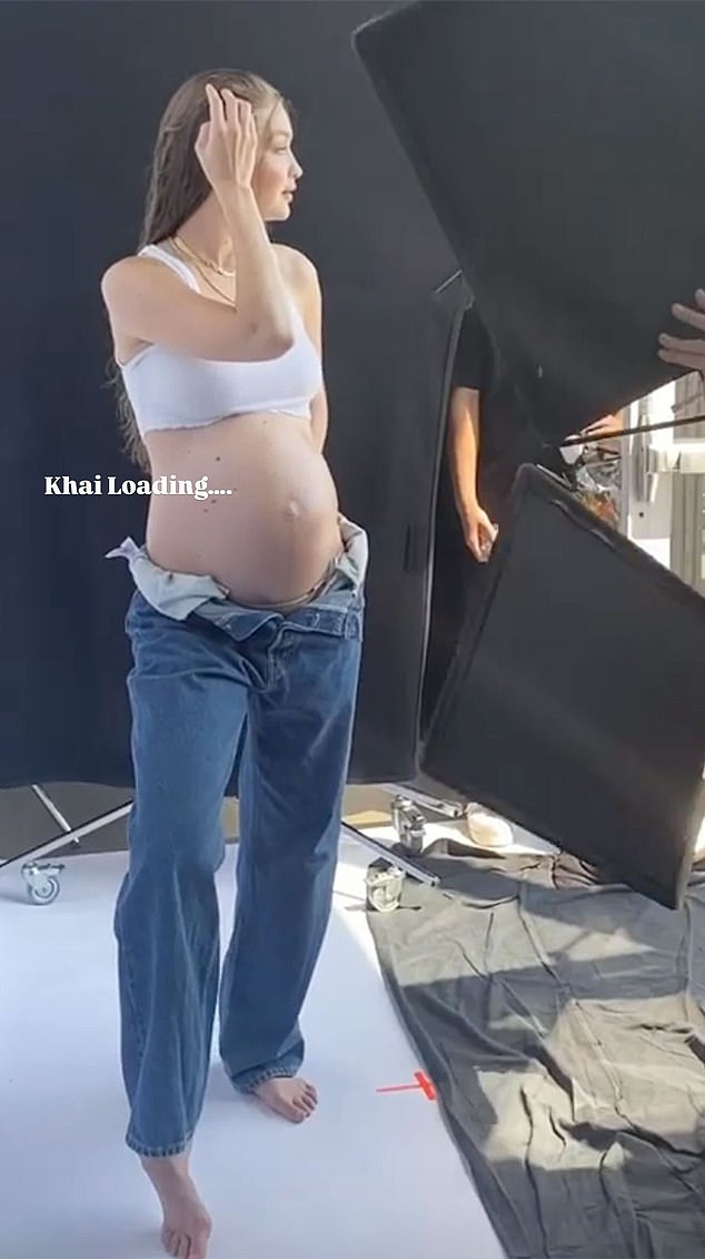 كما قامت الضيف في مؤسس الإقامة بتحميل الذكريات من حملها