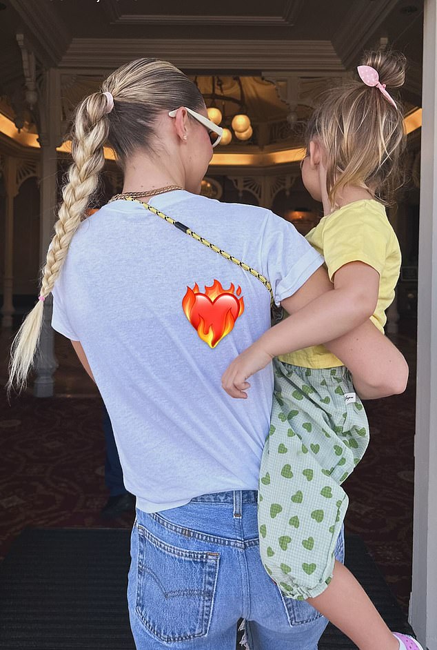 كما نشر Gigi لقطة مراقبة من أكتوبر 2023