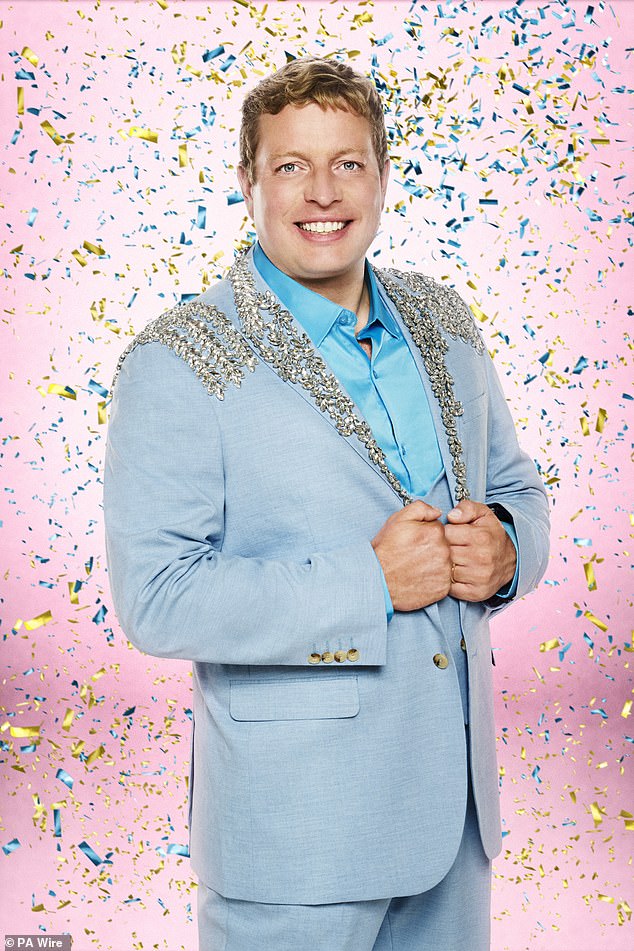 في هذه الأثناء ، كان توماس سكينر في مركز سلسلة الرقص الصارمة لهذا العام حتى قبل انطلاق العرض الناجح