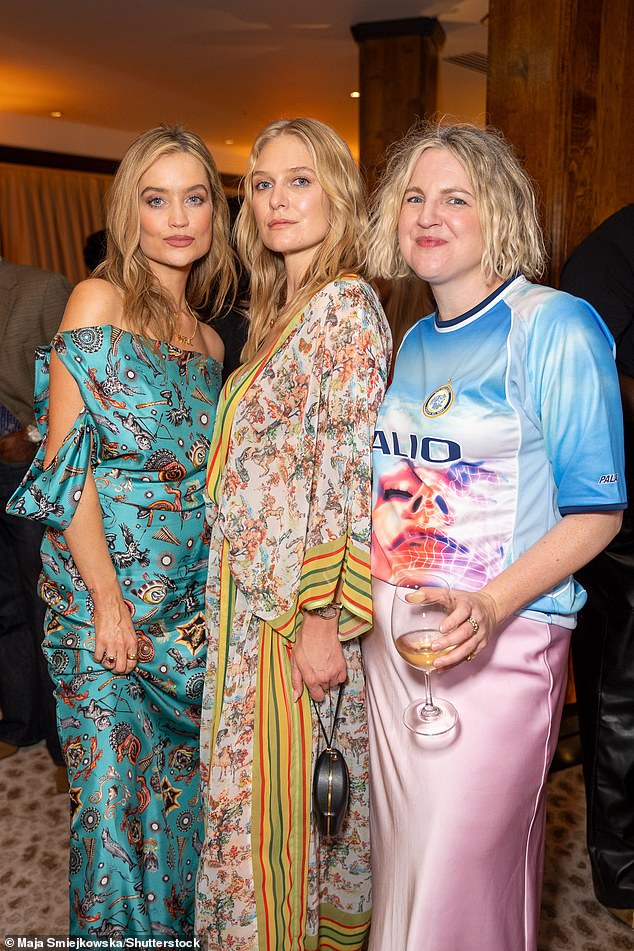 وضعت لورا للكاميرات بعد نقلها إلى المدرج