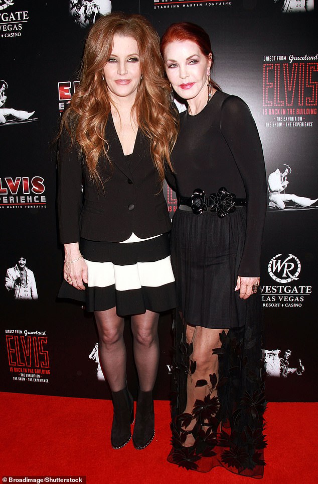 ودعت ليزا ماري سابقًا في مذكراتها ، من هنا إلى المجهول العظيم ، والتي كتبت من أشرطة جمعتها ابنتها رايلي كيو وأفرج عنها في أكتوبر 2024 ، أن نجم البوب ​​قال إنه عذراء عندما بدأوا في المواعدة