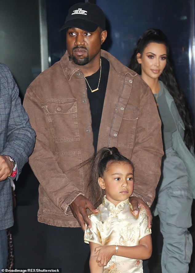 تشارك هي وزوجها السابق أربعة أطفال: الشمال ، والآن 12 ، وسانت ، وتسعة ، وشيكاغو ، وسبعة ، ومزمور البالغ من العمر ست سنوات ؛ في الصورة في يونيو 2018 في مدينة نيويورك