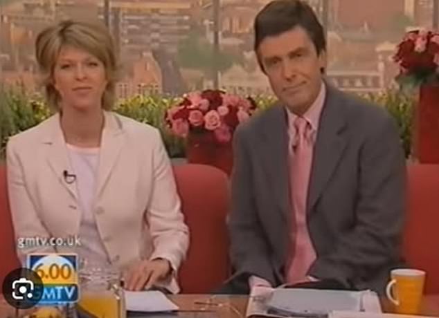 مع اندلاع الأخبار ، أشاد أصدقاء جون المشاهير بنجمة التلفزيون. انتقلت كيت إلى Instagram لمشاركة صورة قديمة له يقدم GMTV