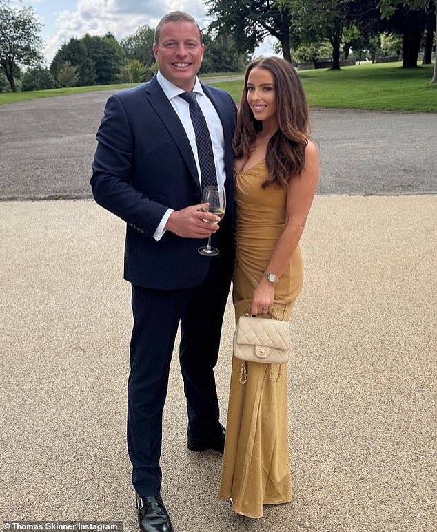 لقد طغت مشاركة سكينر في Strictly بسلسلة من العناوين القاتمة بعد أن اعترف بالخداع على الزوجة Sinead (في الصورة) مع امرأة التقى بها في حانة