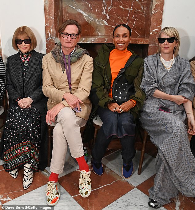 (ل إلى ص) دام آنا وينتور ، محررة فوغ العالمية في كبير هاميش بولز ، رئيس المحتوى التحريري لـ British Vogue Chioma Nnadi ، Laura Ingham