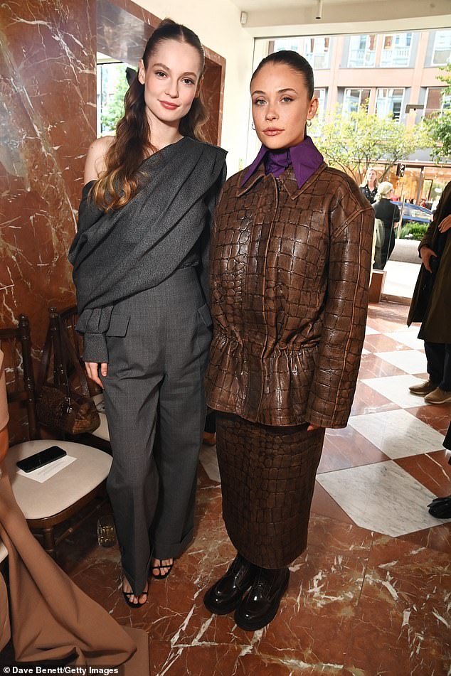 هانا أصبت بالخروج من زميله الممثل ميا توملينسون (ص)