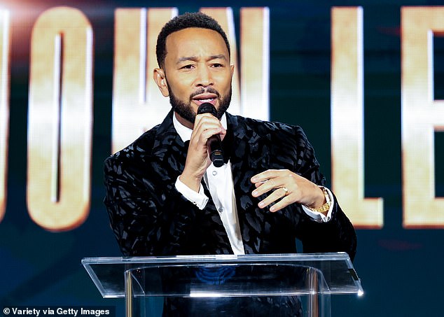 خلال عطلة نهاية الأسبوع ، اندفع الحائز على Egot البالغ من العمر 46 عامًا إلى الأشخاص الذين نشأوا معًا ومروا جميع المرتفعات والانخفاضات معًا