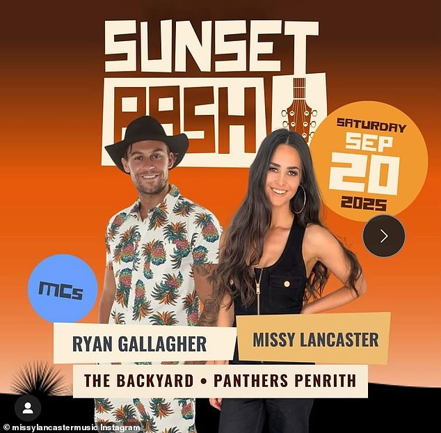 كان ريان يبتسم كله وهو يلف ذراعه حول المؤدي بعد أن استضافوا حدثًا معًا في سيدني