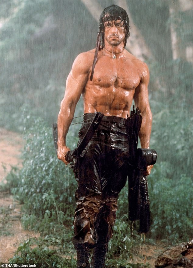 Stallone ، في الصورة في عام 1985 رامبو: First Blood Part II أراد استخدام الذكاء الاصطناعي لإعادة تشغيل الدور
