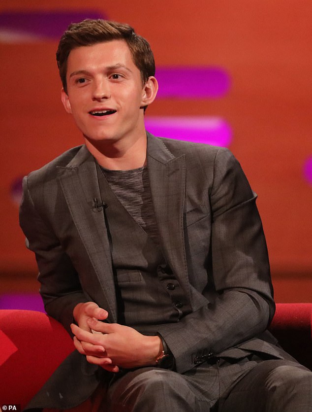 تم تعليق تصوير فيلم Marvel الذي تبلغ تكلفته 150 مليون جنيه إسترليني ، وهو رجل العنكبوت الرابع للنجم ، حيث تم نقل النجم إلى المستشفى بواسطة سيارة إسعاف وعلاج ارتجاج (في الصورة 2019)