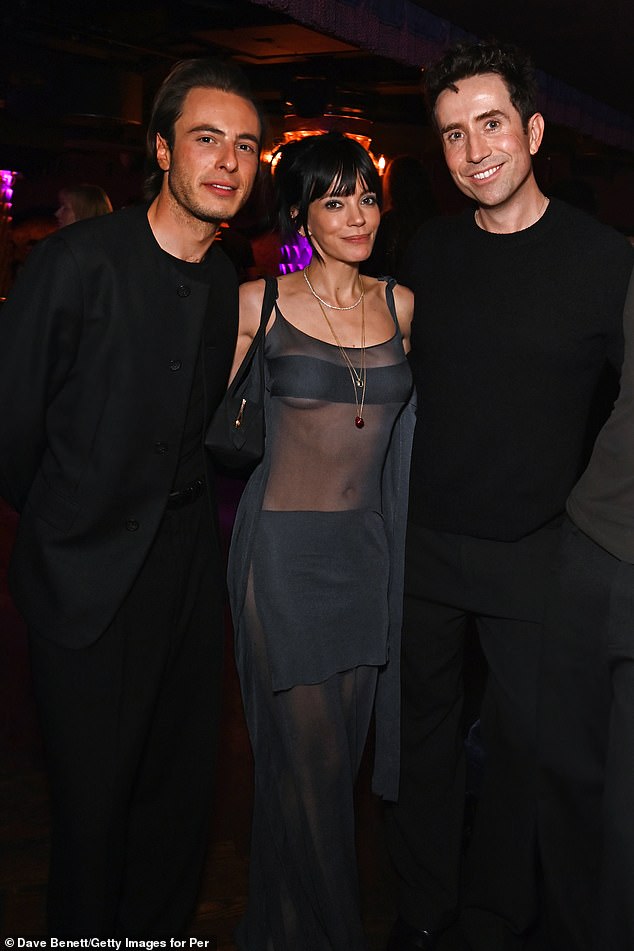 قامت ليلي في وقت لاحق بتقديم صور مع ماركو كابالدو ونيك غريمشو