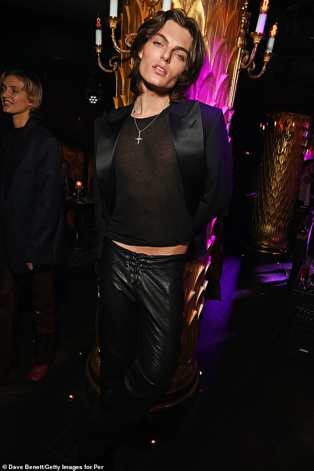 انضمت إلى هذا الحدث من قبل داميان هيرلي