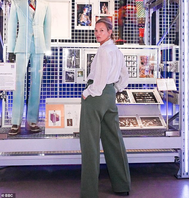 عندما قابلته مع Q (أول اجتماع له في عام 2003) كان مثل: "لذلك أسمع الملابس لم تناسبك حقًا؟" لقد كان مثل ab ** ch! لقد كان حقًا متقطعًا