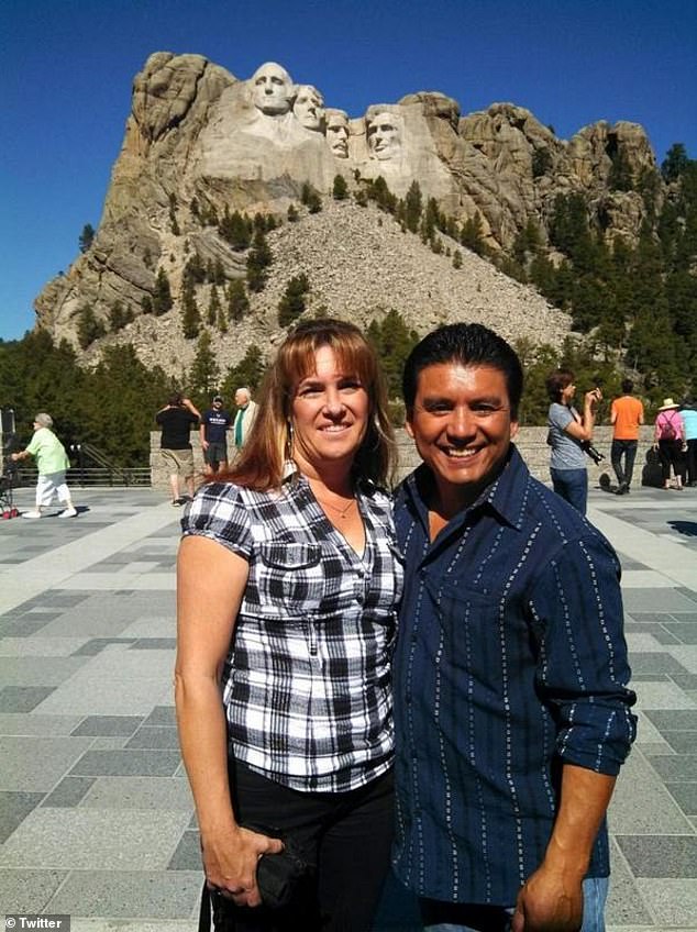 تزوجت من سانشيز على بعد ثلاثة عقود من التقى لأول مرة في المجموعة ، عندما كان مراهقًا محليًا سيتسلل لقضاء بعض الوقت مع طاقم العمل والطاقم. في عام 2014 ، ربط الاثنان العقدة أسفل الشجرة ذاتها حيث عبروا المسارات لأول مرة في سن السابعة و 14 عامًا