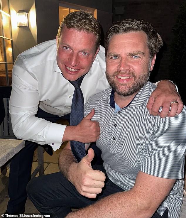 أثارت ميوله السياسية رد فعل عنيف عبر وسائل التواصل الاجتماعي بعد أن تم تصويره وهو يحضر شواء استضافه الرئيس الأمريكي دونالد ترامب رقم الثاني ، وهو أمر أطلق عليه لاحقًا اسم 